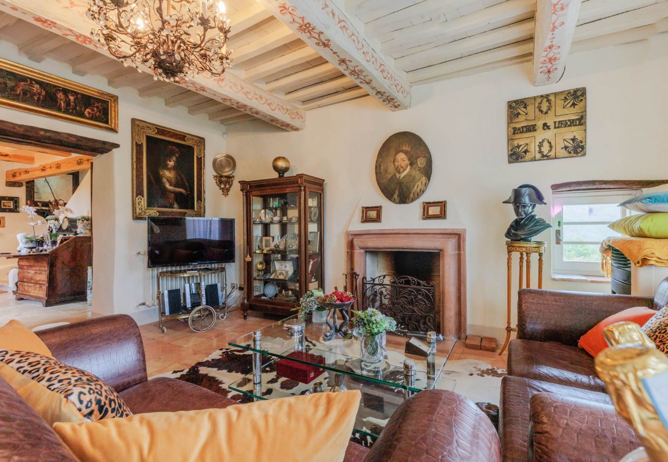 Villa a Borgo a Mozzano - Gran Burrone Castle