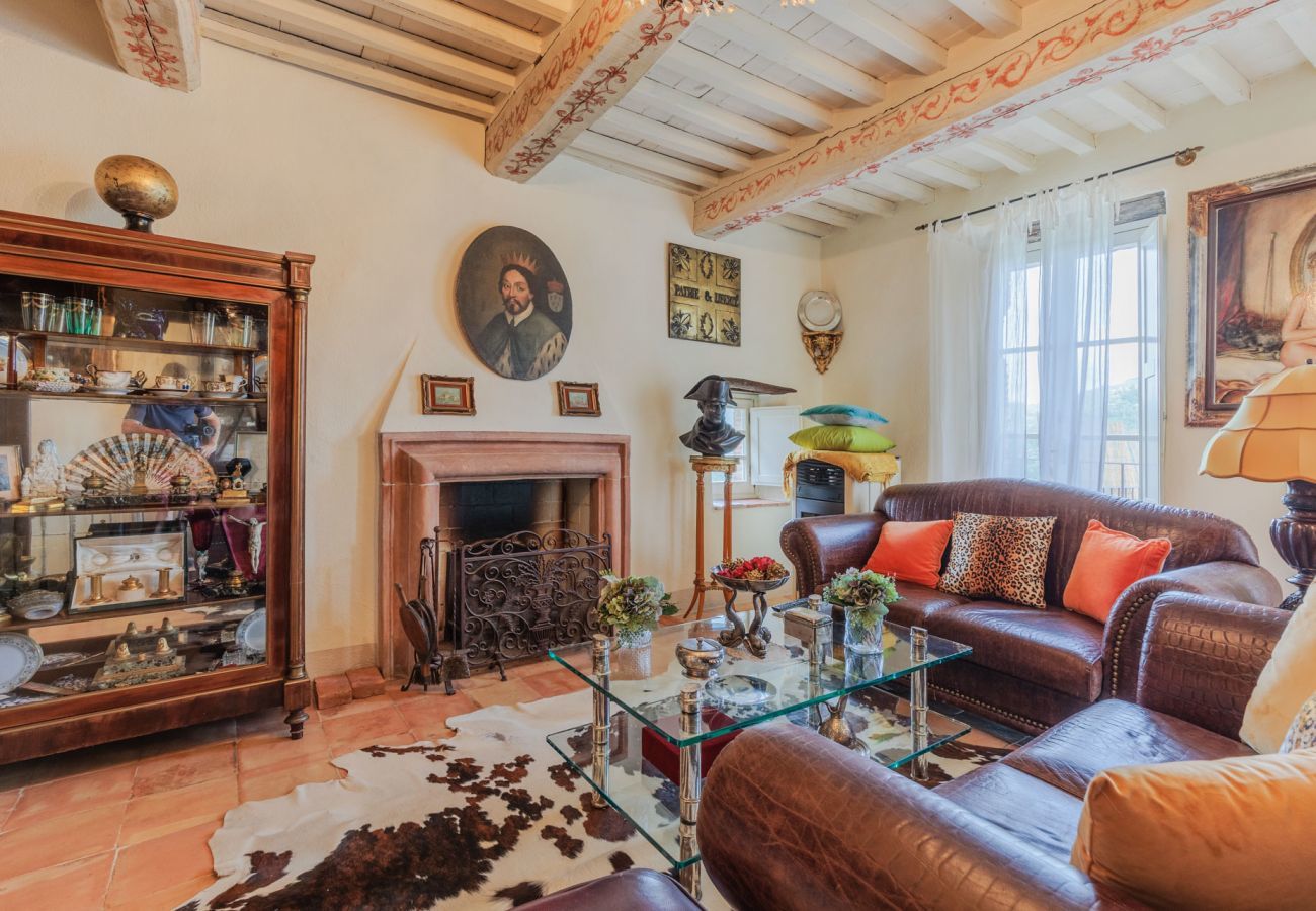 Villa a Borgo a Mozzano - Gran Burrone Castle