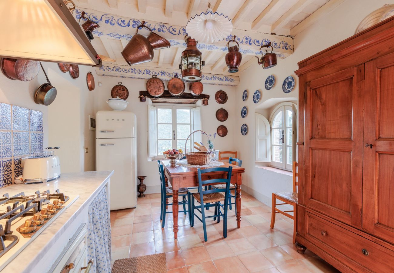 Villa a Borgo a Mozzano - Gran Burrone Castle