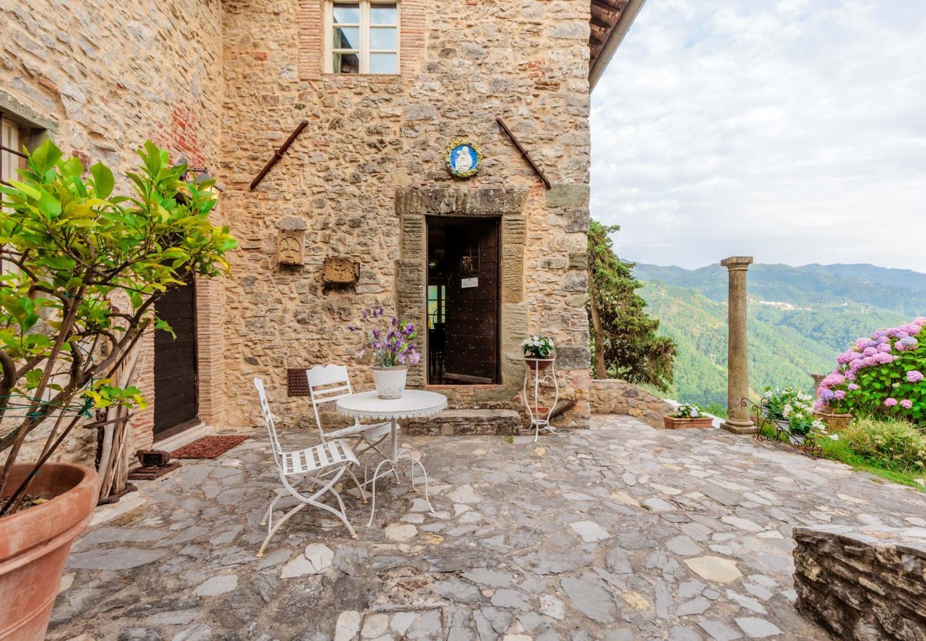 Villa a Borgo a Mozzano - Gran Burrone Castle