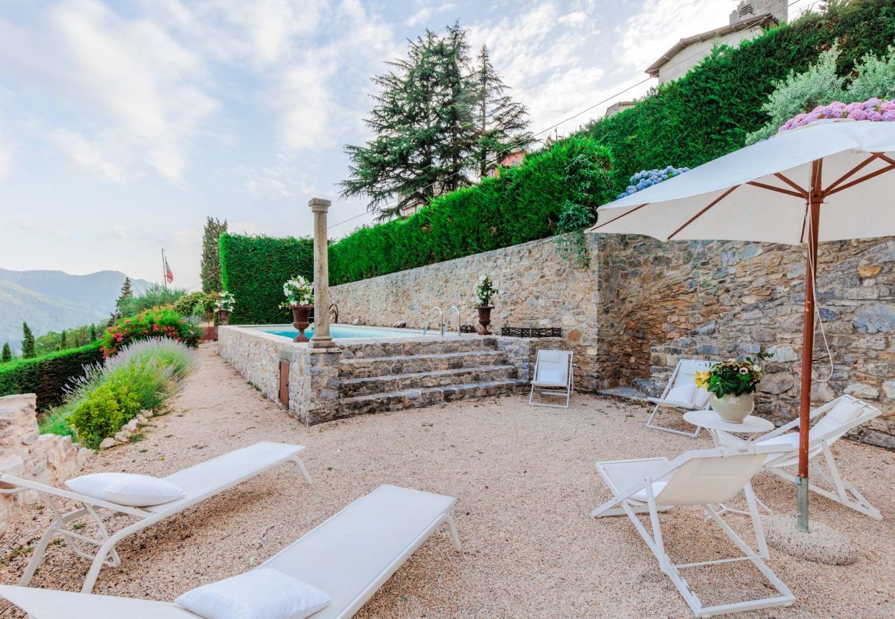 Villa a Borgo a Mozzano - Gran Burrone Castle