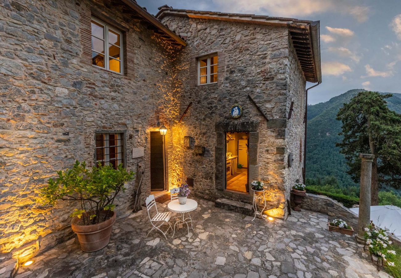 Villa a Borgo a Mozzano - Gran Burrone Castle