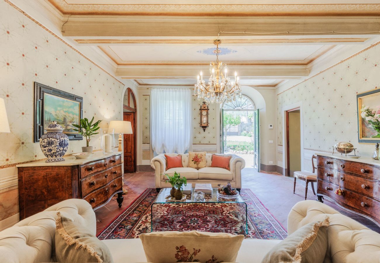 Villa a Vorno - Villa Magnolie, a 5 bedrooms Traditional Villa in Lucca with Private Garden in the Hamlet of Vorno