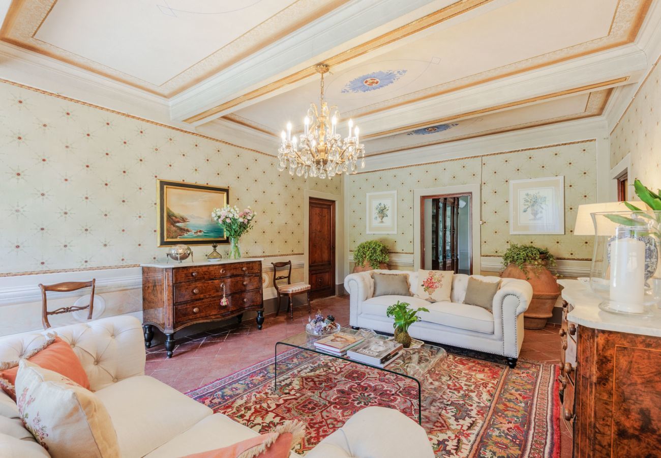 Villa a Vorno - Villa Magnolie, a 5 bedrooms Traditional Villa in Lucca with Private Garden in the Hamlet of Vorno