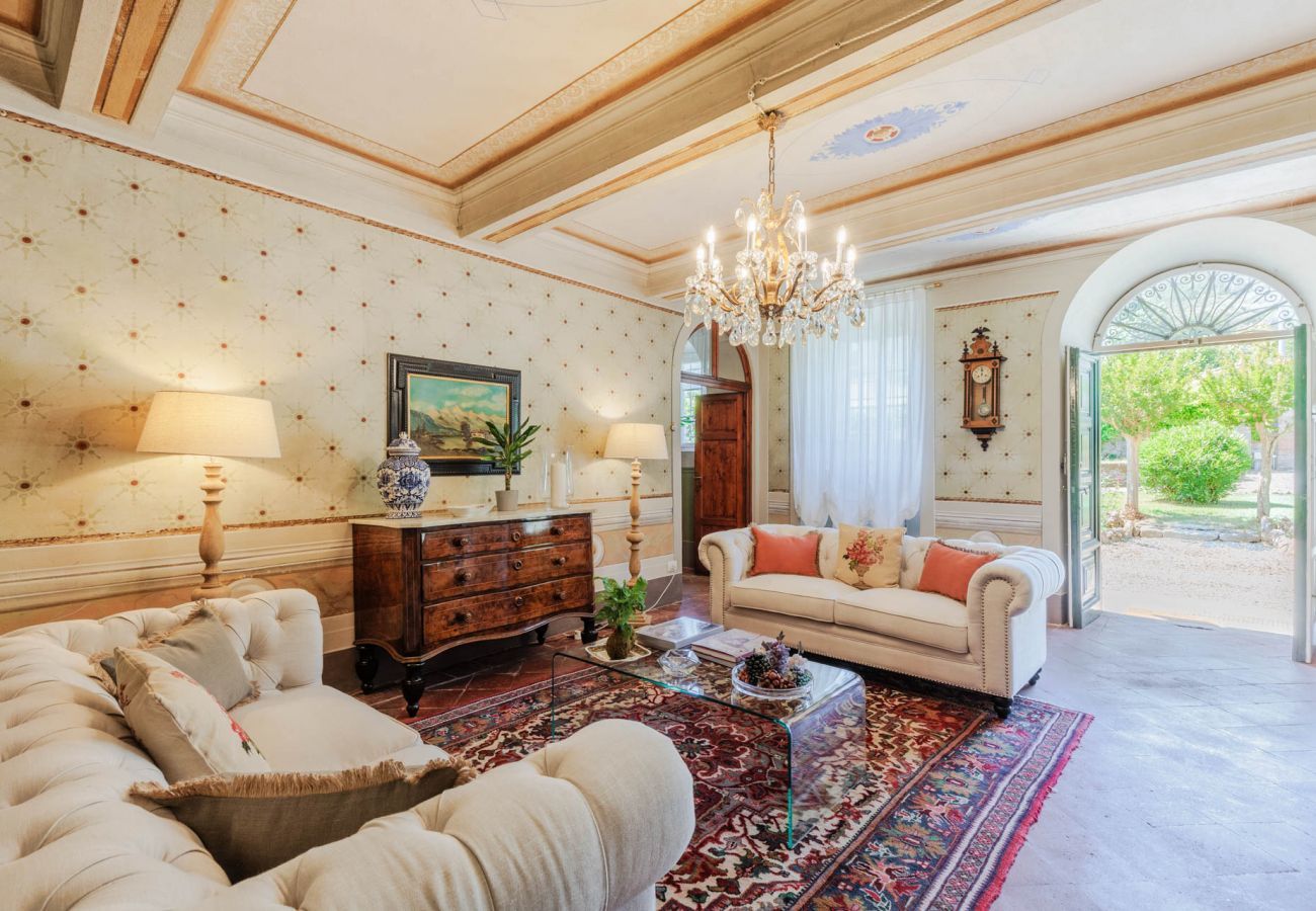 Villa a Vorno - Villa Magnolie, a 5 bedrooms Traditional Villa in Lucca with Private Garden in the Hamlet of Vorno