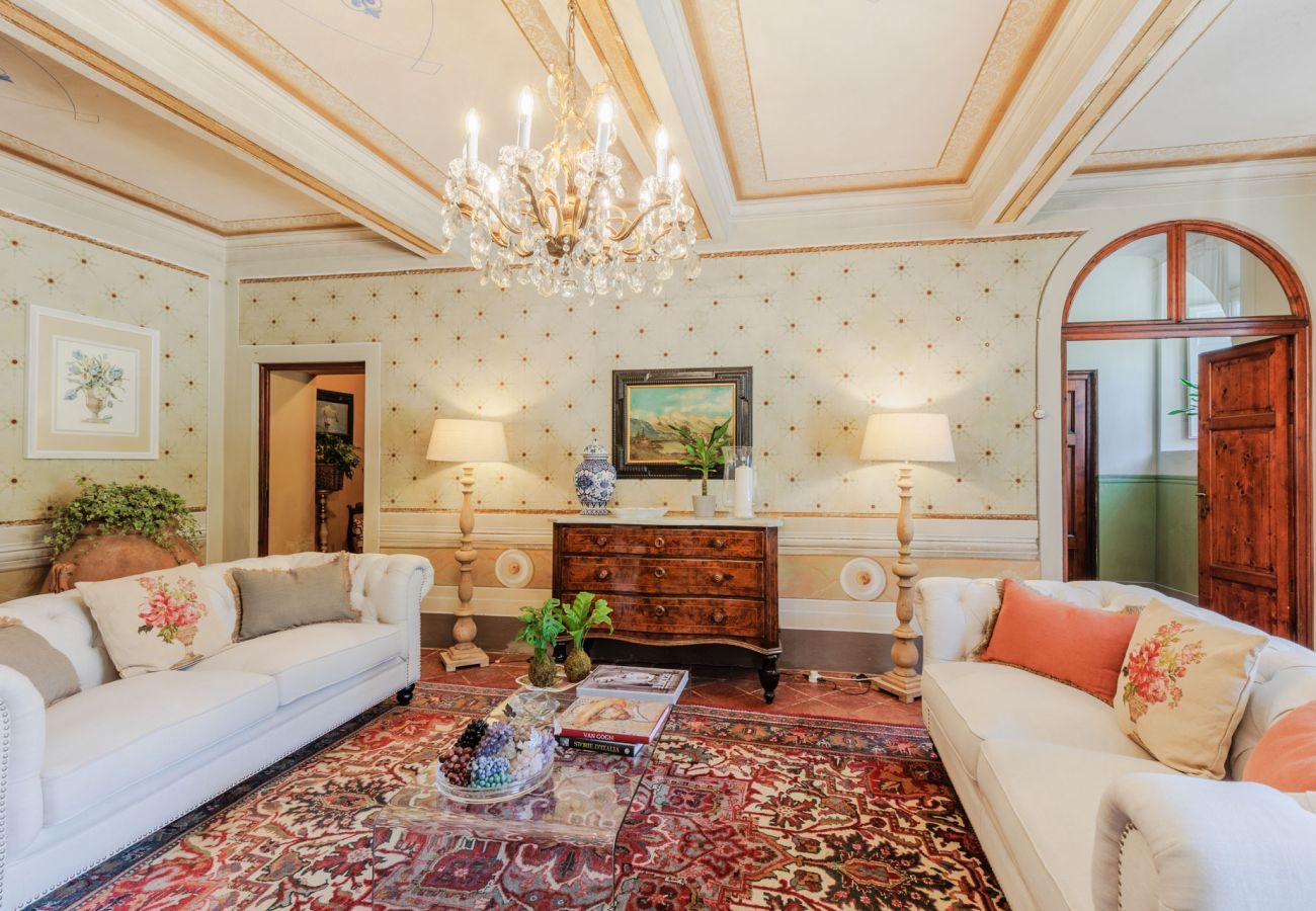 Villa a Vorno - Villa Magnolie, a 5 bedrooms Traditional Villa in Lucca with Private Garden in the Hamlet of Vorno