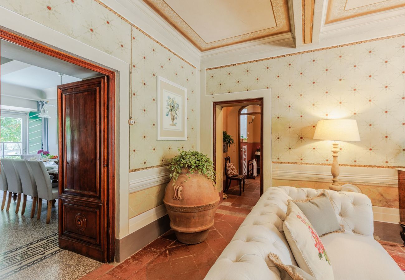 Villa a Vorno - Villa Magnolie, a 5 bedrooms Traditional Villa in Lucca with Private Garden in the Hamlet of Vorno