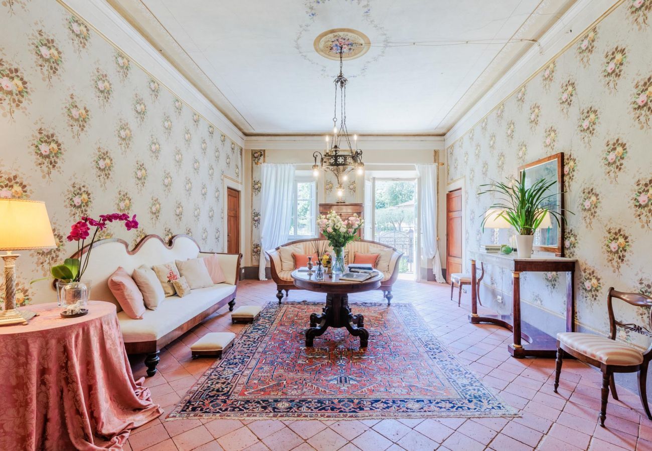 Villa a Vorno - Villa Magnolie, a 5 bedrooms Traditional Villa in Lucca with Private Garden in the Hamlet of Vorno