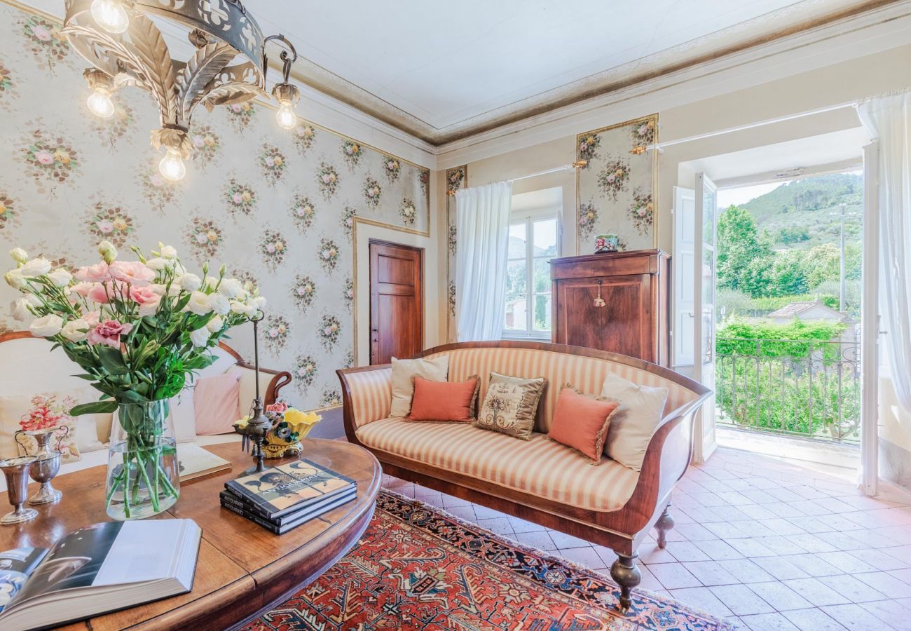 Villa a Vorno - Villa Magnolie, a 5 bedrooms Traditional Villa in Lucca with Private Garden in the Hamlet of Vorno