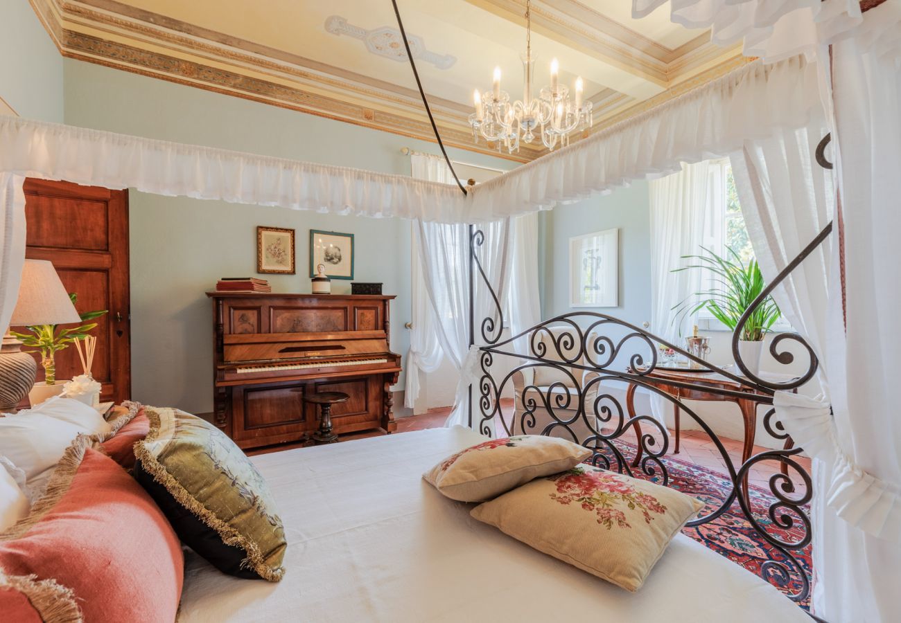 Villa a Vorno - Villa Magnolie, a 5 bedrooms Traditional Villa in Lucca with Private Garden in the Hamlet of Vorno