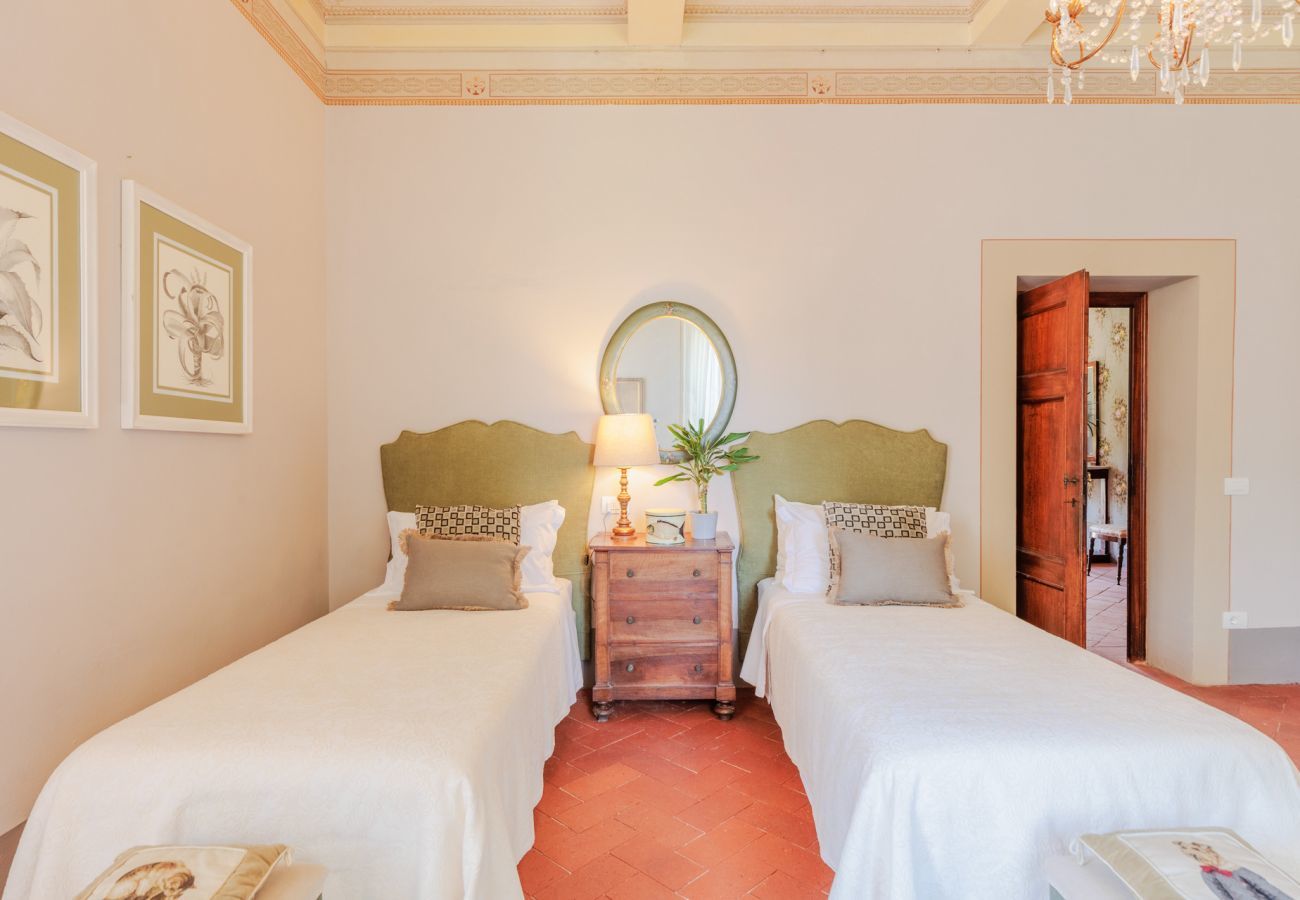 Villa a Vorno - Villa Magnolie, a 5 bedrooms Traditional Villa in Lucca with Private Garden in the Hamlet of Vorno