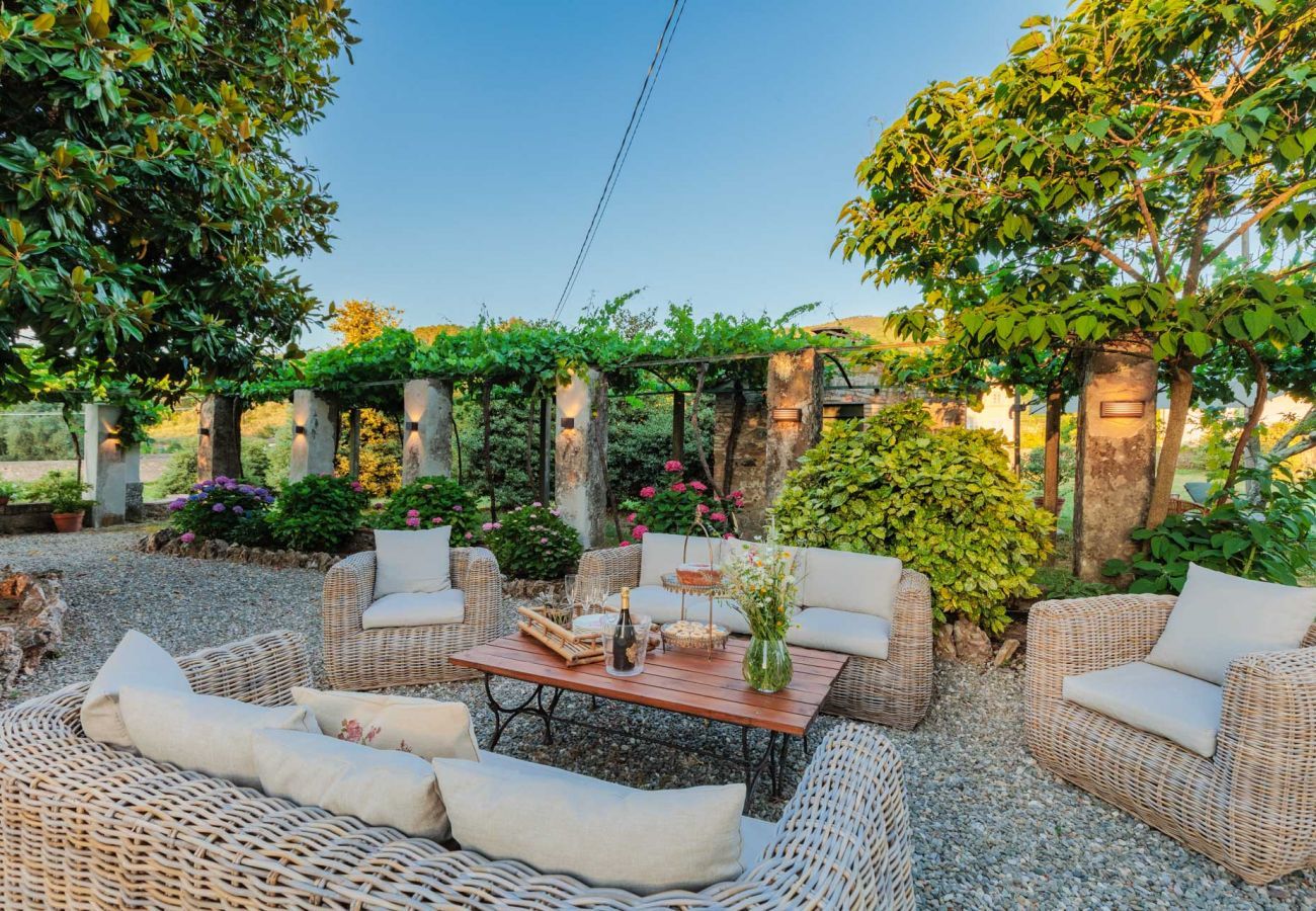 Villa a Vorno - Villa Magnolie, a 5 bedrooms Traditional Villa in Lucca with Private Garden in the Hamlet of Vorno