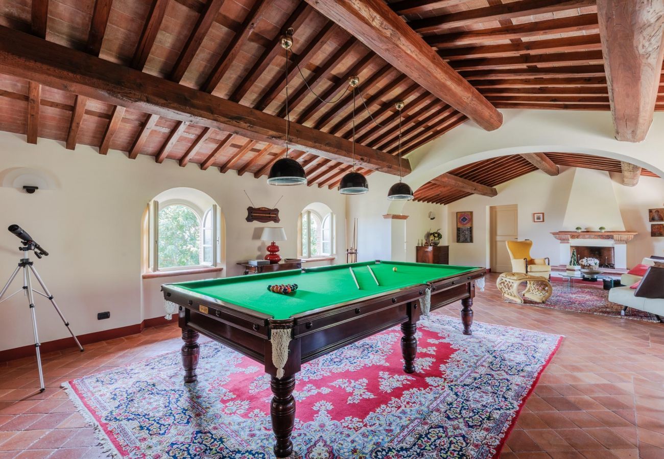Villa a Lucca - Villa Rapondi, a stone farmhouse with incredible view and private jucuzzi hot tub in Lucca