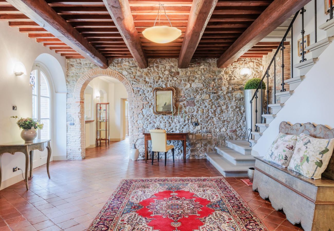 Villa a Lucca - Villa Rapondi, a stone farmhouse with incredible view and private jucuzzi hot tub in Lucca