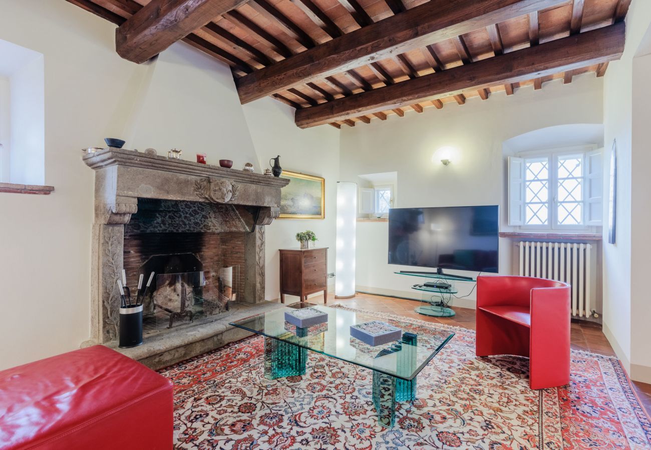 Villa a Lucca - Villa Rapondi, a stone farmhouse with incredible view and private jucuzzi hot tub in Lucca