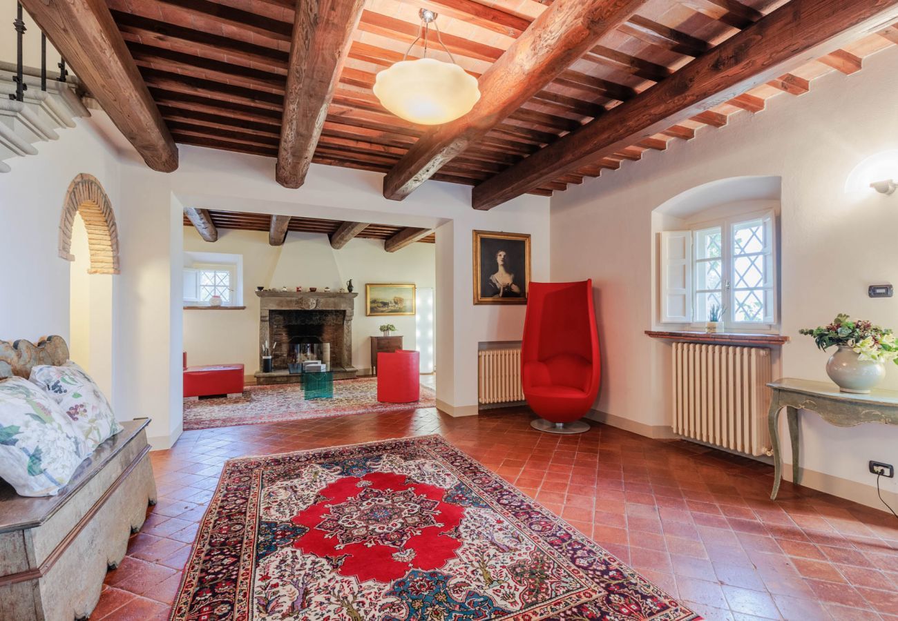 Villa a Lucca - Villa Rapondi, a stone farmhouse with incredible view and private jucuzzi hot tub in Lucca