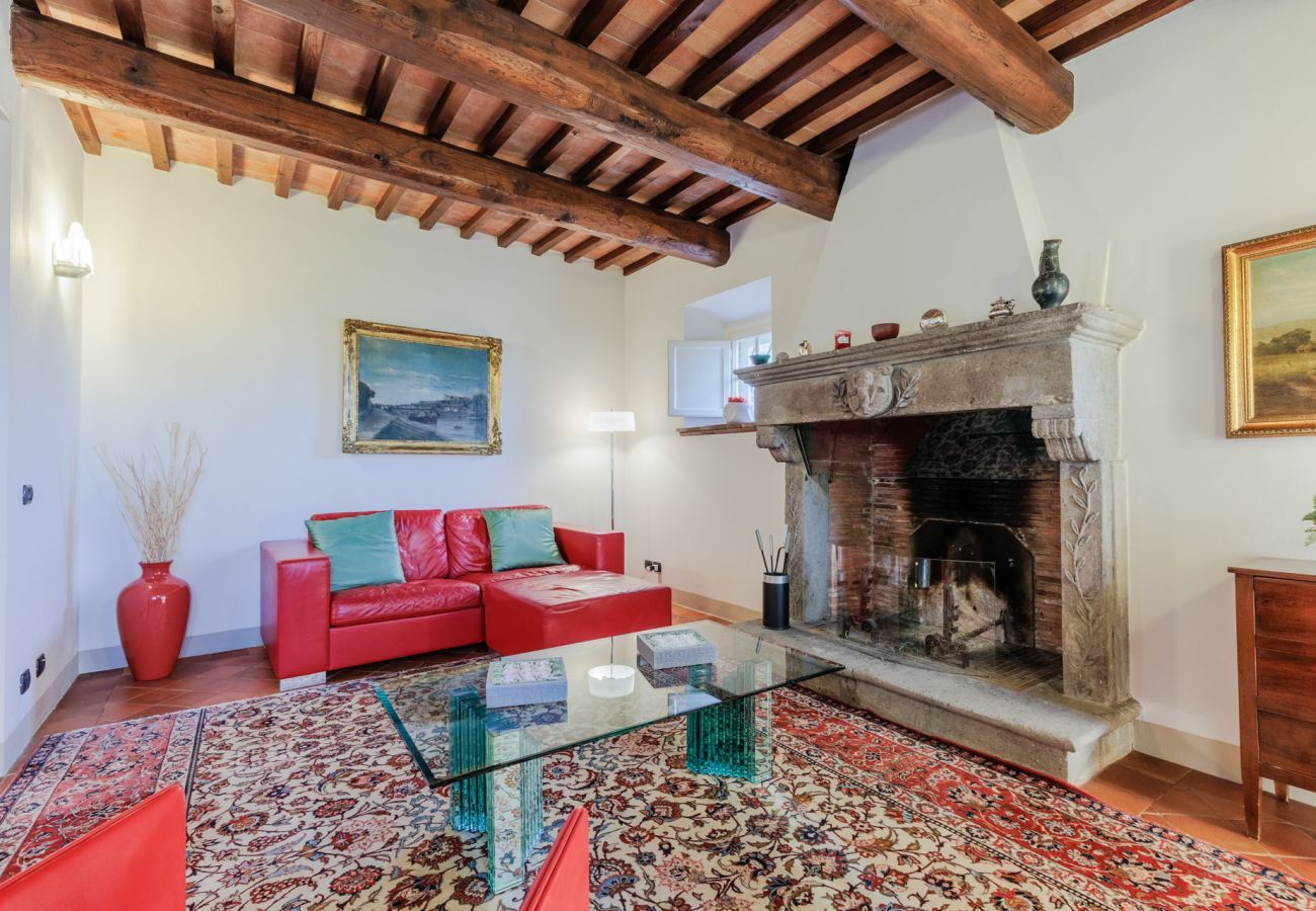 Villa a Lucca - Villa Rapondi, a stone farmhouse with incredible view and private jucuzzi hot tub in Lucca