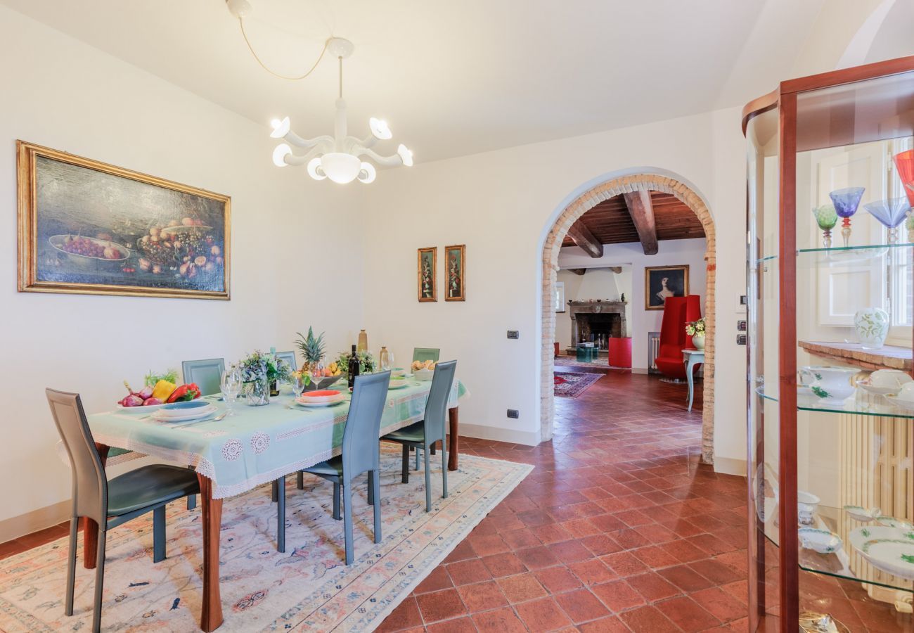 Villa a Lucca - Villa Rapondi, a stone farmhouse with incredible view and private jucuzzi hot tub in Lucca