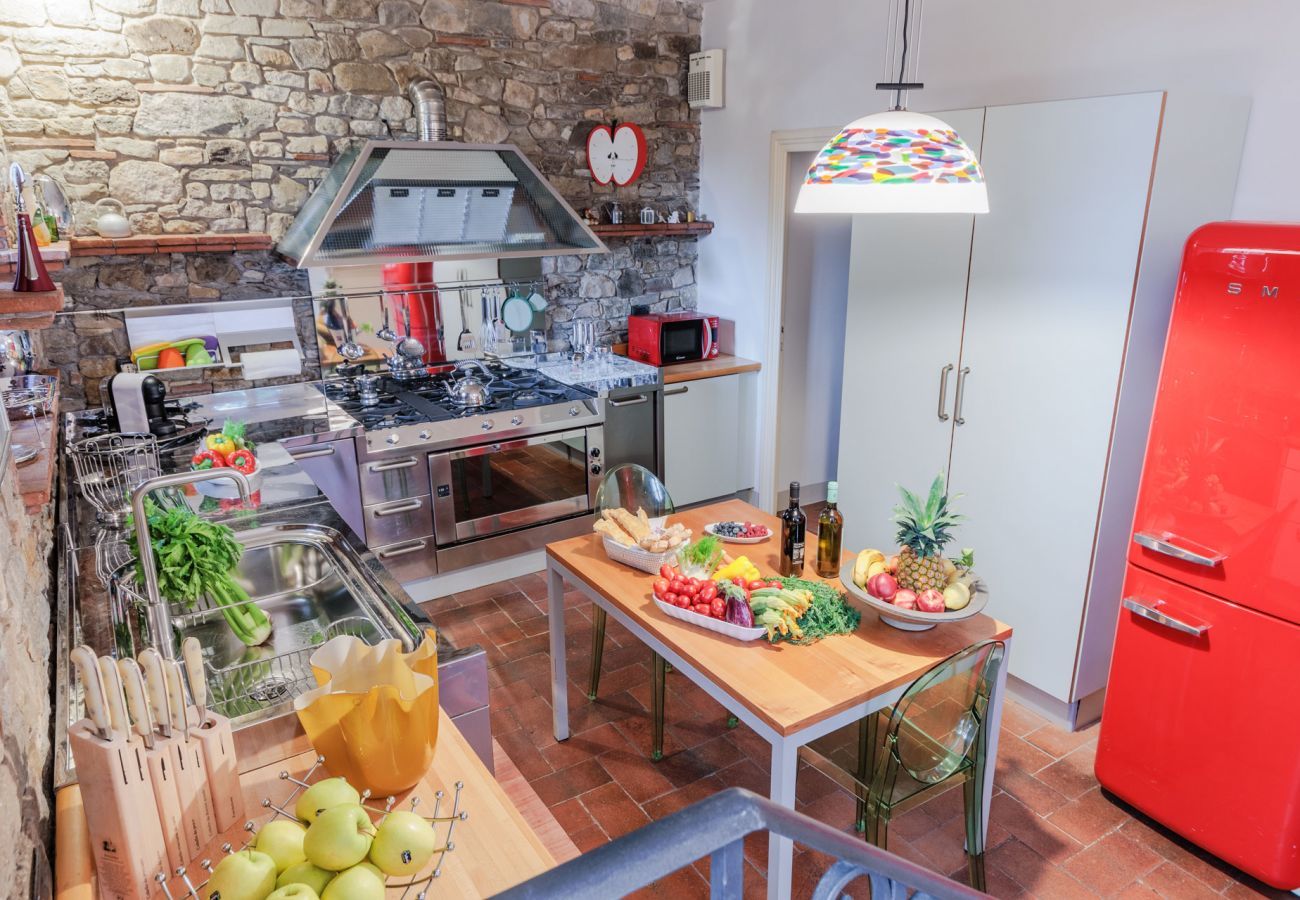 Villa a Lucca - Villa Rapondi, a stone farmhouse with incredible view and private jucuzzi hot tub in Lucca