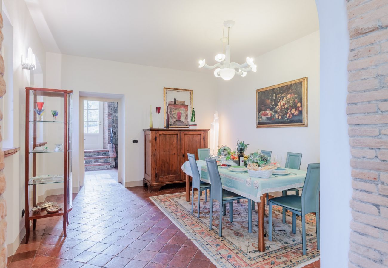 Villa a Lucca - Villa Rapondi, a stone farmhouse with incredible view and private jucuzzi hot tub in Lucca