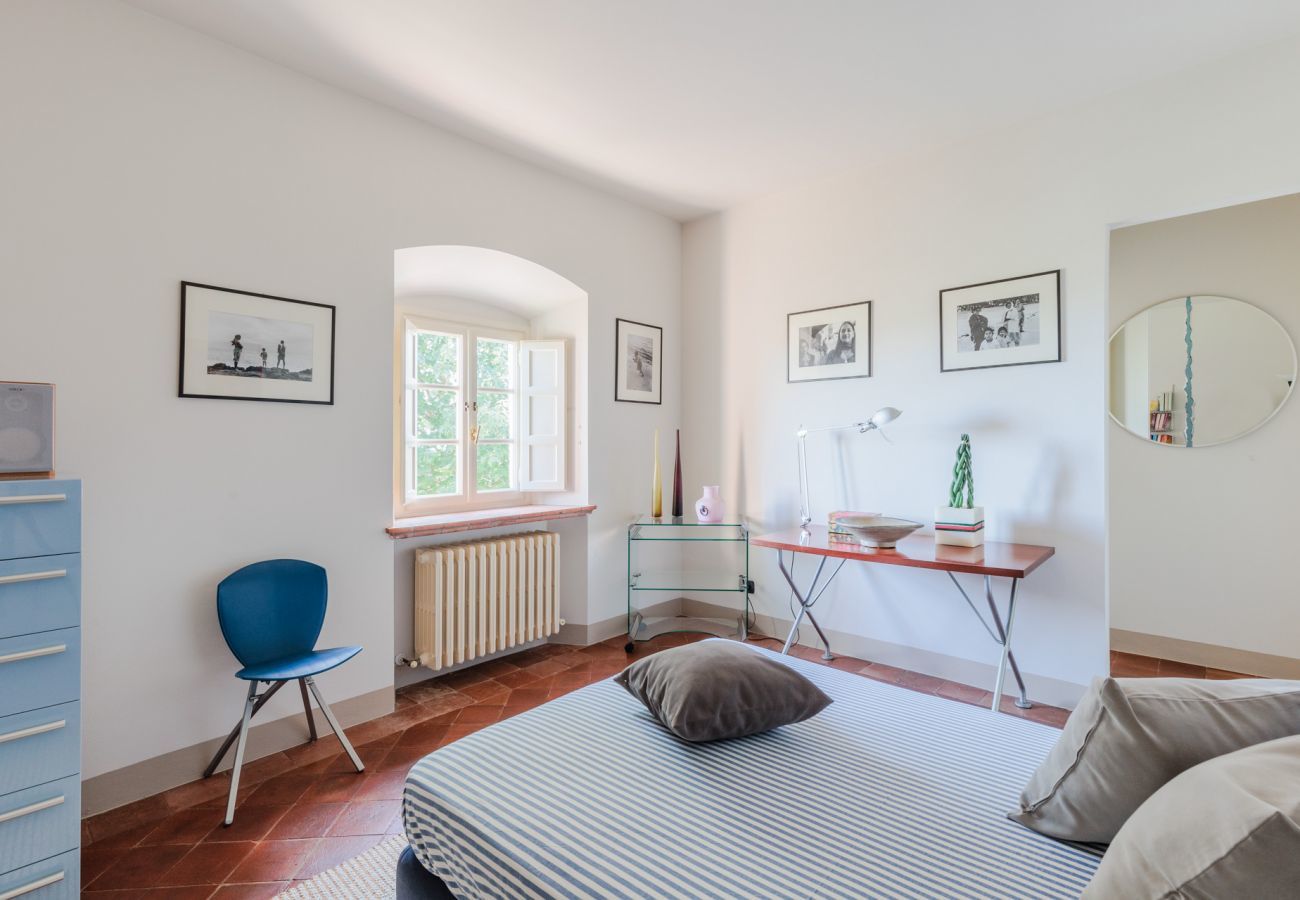 Villa a Lucca - Villa Rapondi, a stone farmhouse with incredible view and private jucuzzi hot tub in Lucca