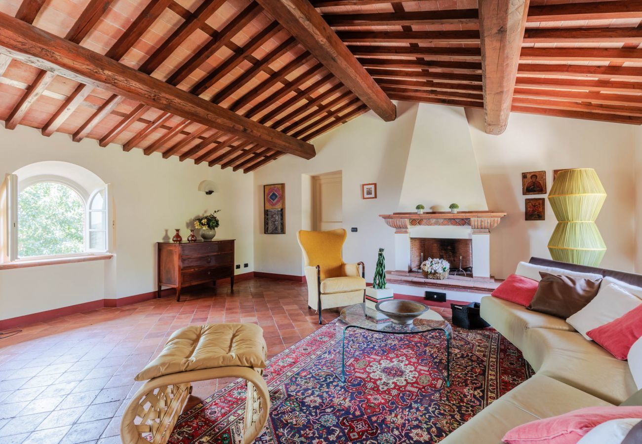 Villa a Lucca - Villa Rapondi, a stone farmhouse with incredible view and private jucuzzi hot tub in Lucca