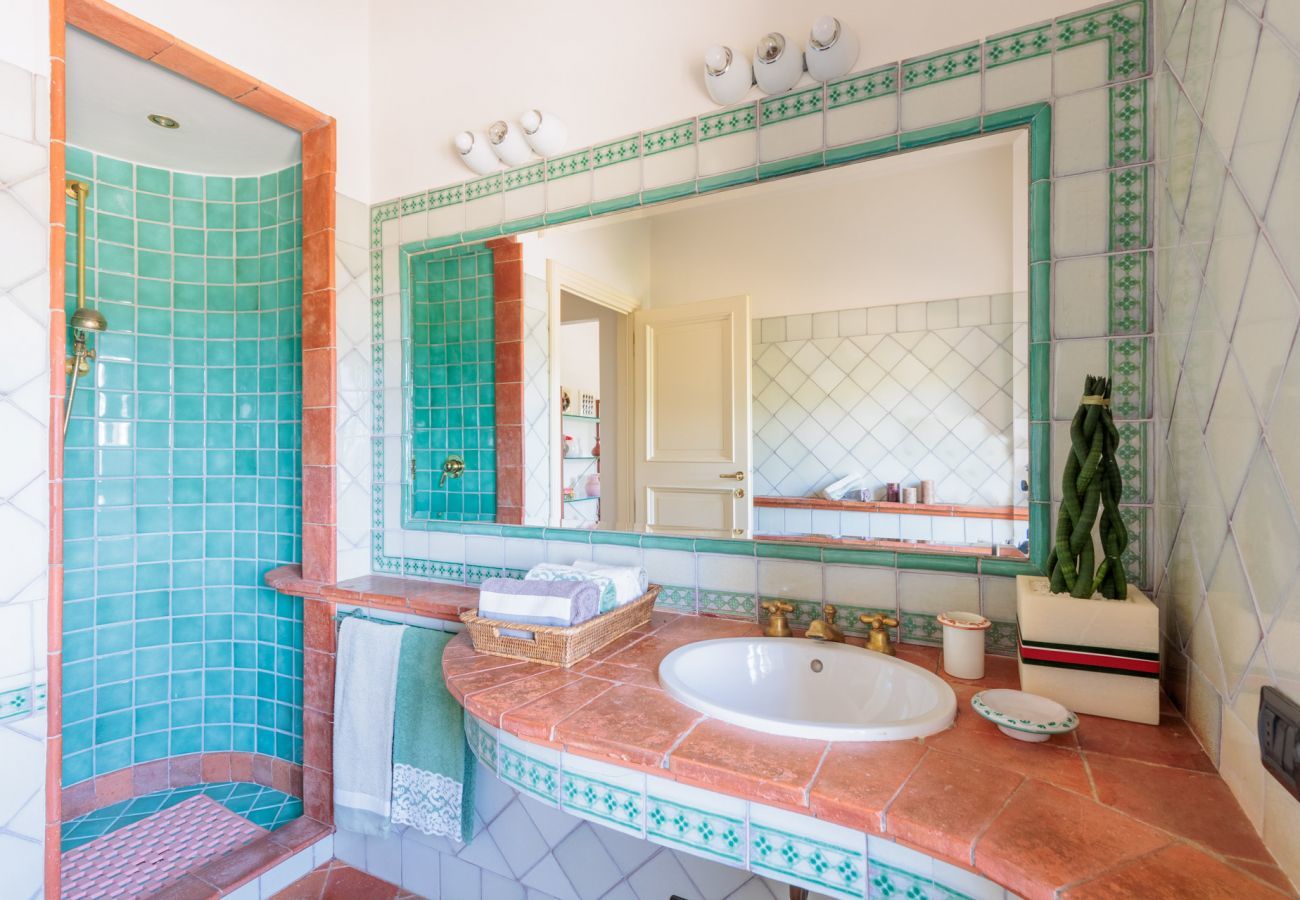 Villa a Lucca - Villa Rapondi, a stone farmhouse with incredible view and private jucuzzi hot tub in Lucca