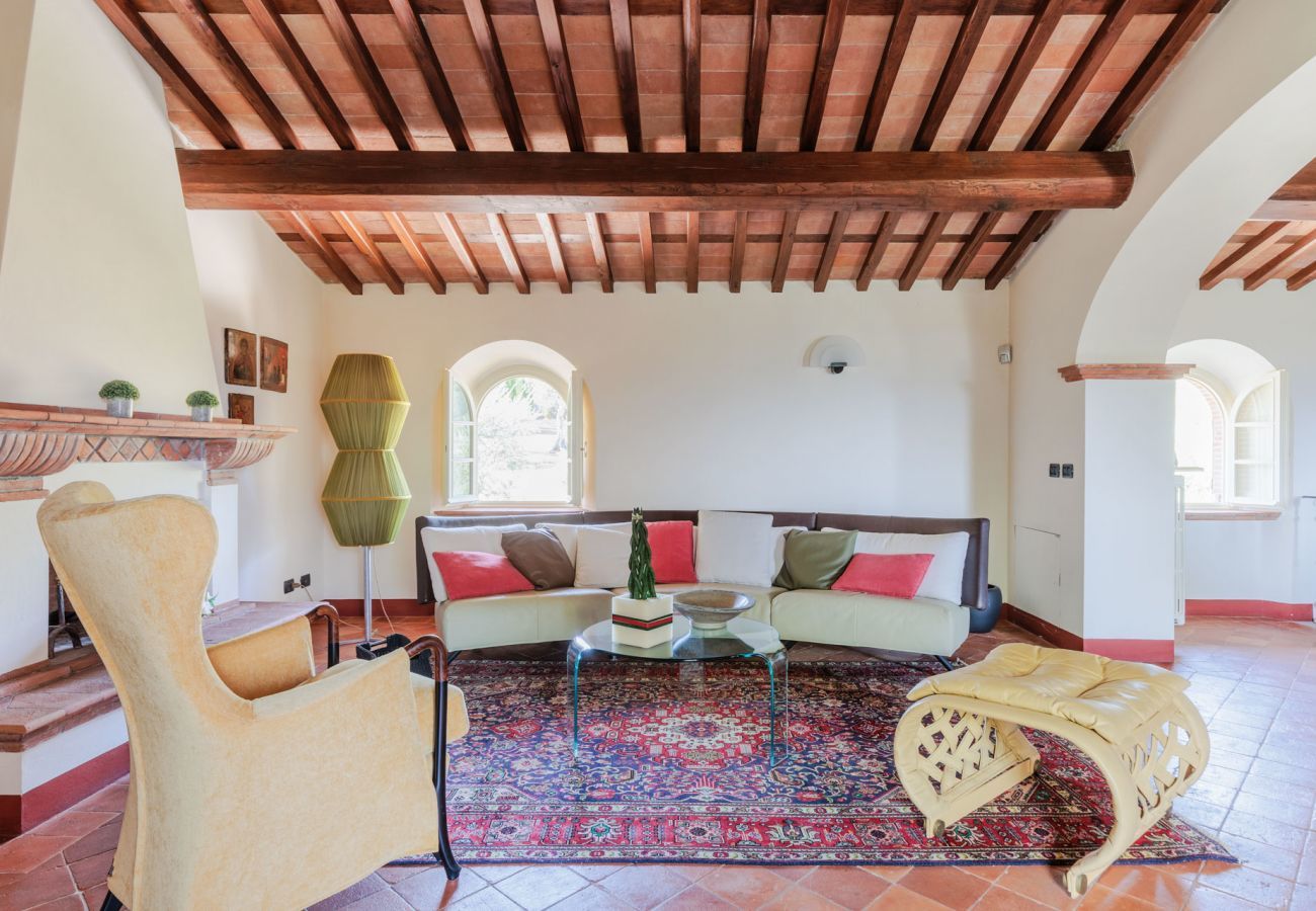 Villa a Lucca - Villa Rapondi, a stone farmhouse with incredible view and private jucuzzi hot tub in Lucca