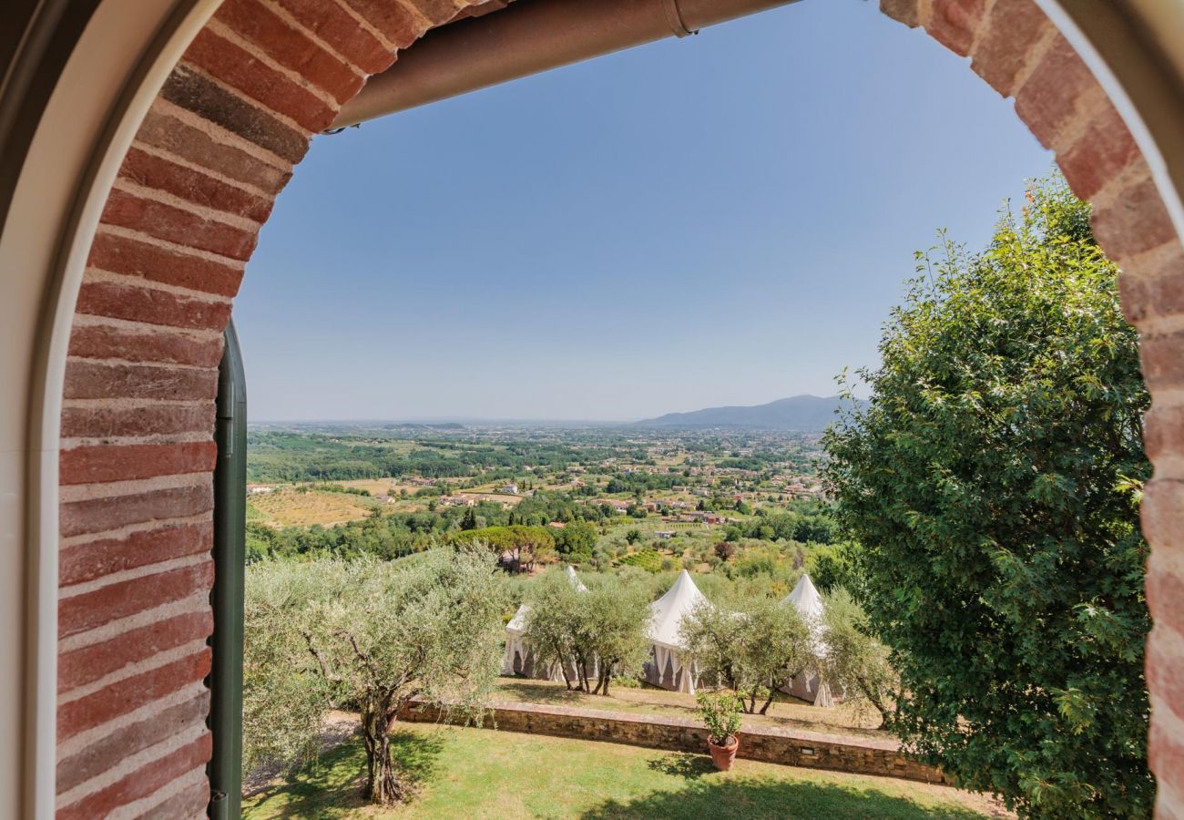 Villa a Lucca - Villa Rapondi, a stone farmhouse with incredible view and private jucuzzi hot tub in Lucca