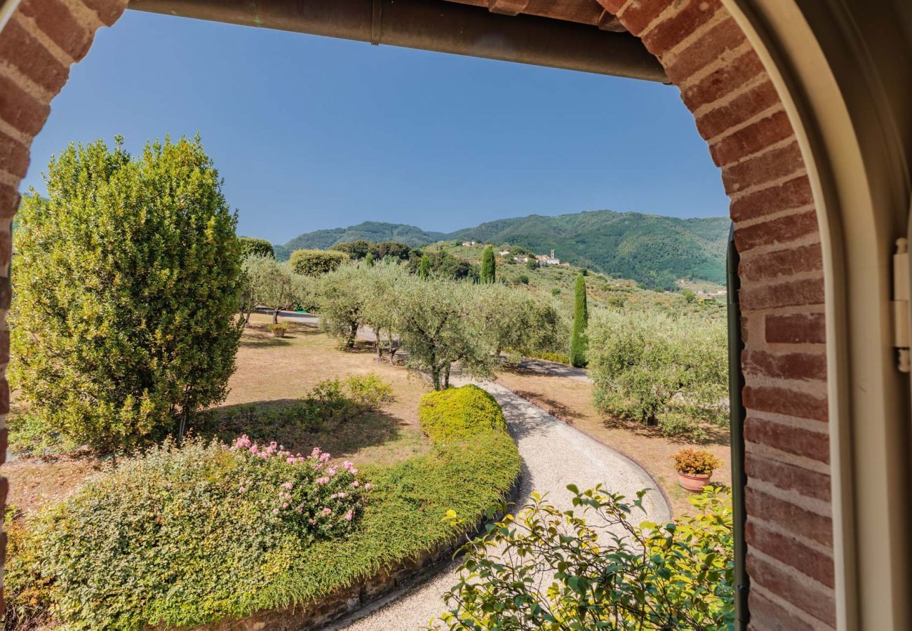 Villa a Lucca - Villa Rapondi, a stone farmhouse with incredible view and private jucuzzi hot tub in Lucca