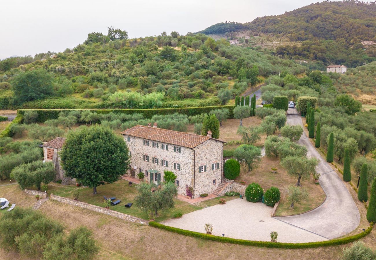 Villa a Lucca - Villa Rapondi, a stone farmhouse with incredible view and private jucuzzi hot tub in Lucca