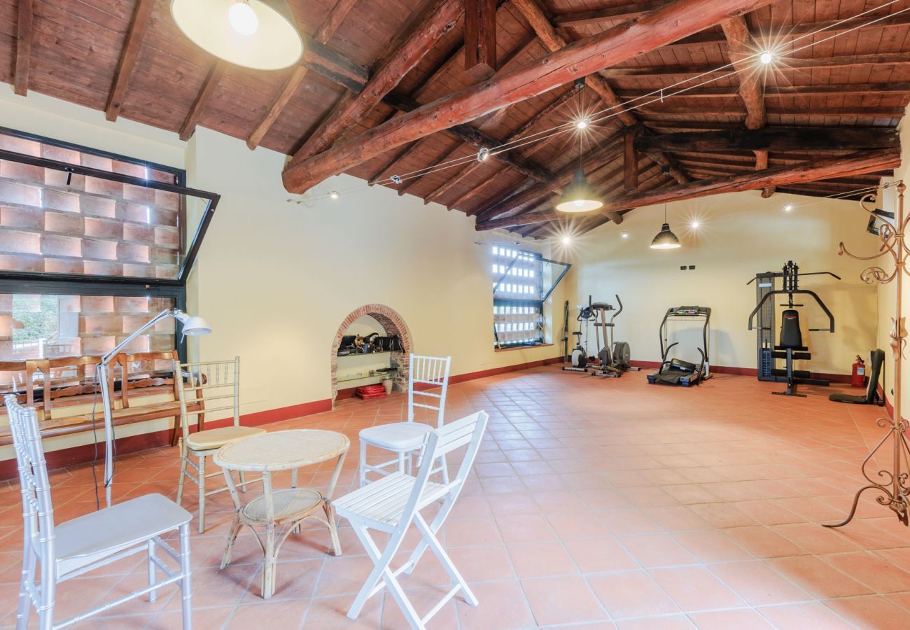 Villa a Lucca - Villa Rapondi, a stone farmhouse with incredible view and private jucuzzi hot tub in Lucca