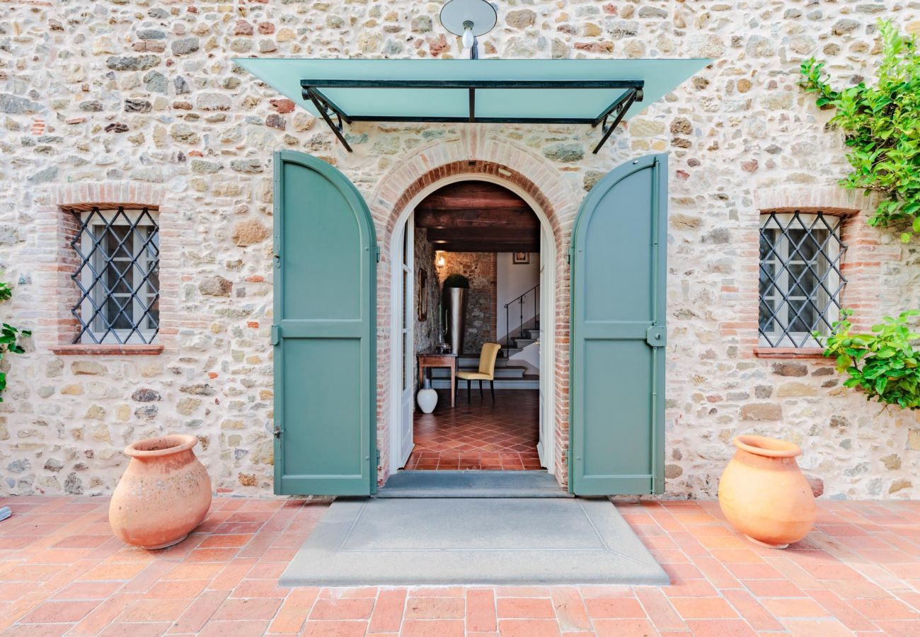 Villa a Lucca - Villa Rapondi, a stone farmhouse with incredible view and private jucuzzi hot tub in Lucca