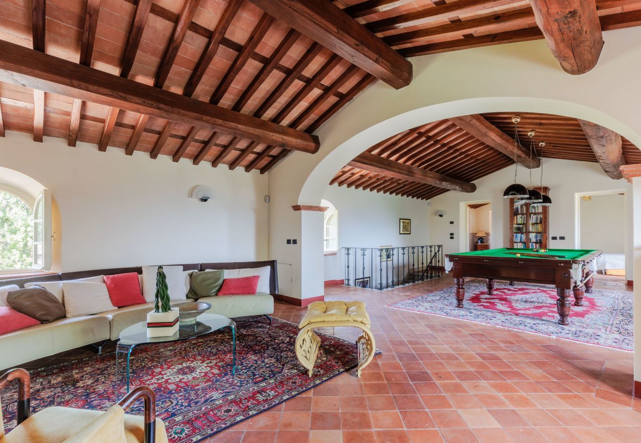 Villa a Lucca - Villa Rapondi, a stone farmhouse with incredible view and private jucuzzi hot tub in Lucca
