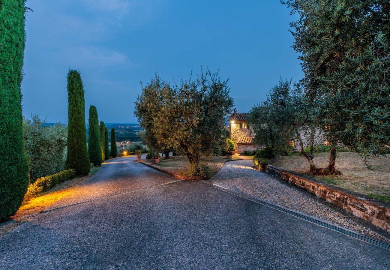 Villa a Lucca - Villa Rapondi, a stone farmhouse with incredible view and private jucuzzi hot tub in Lucca