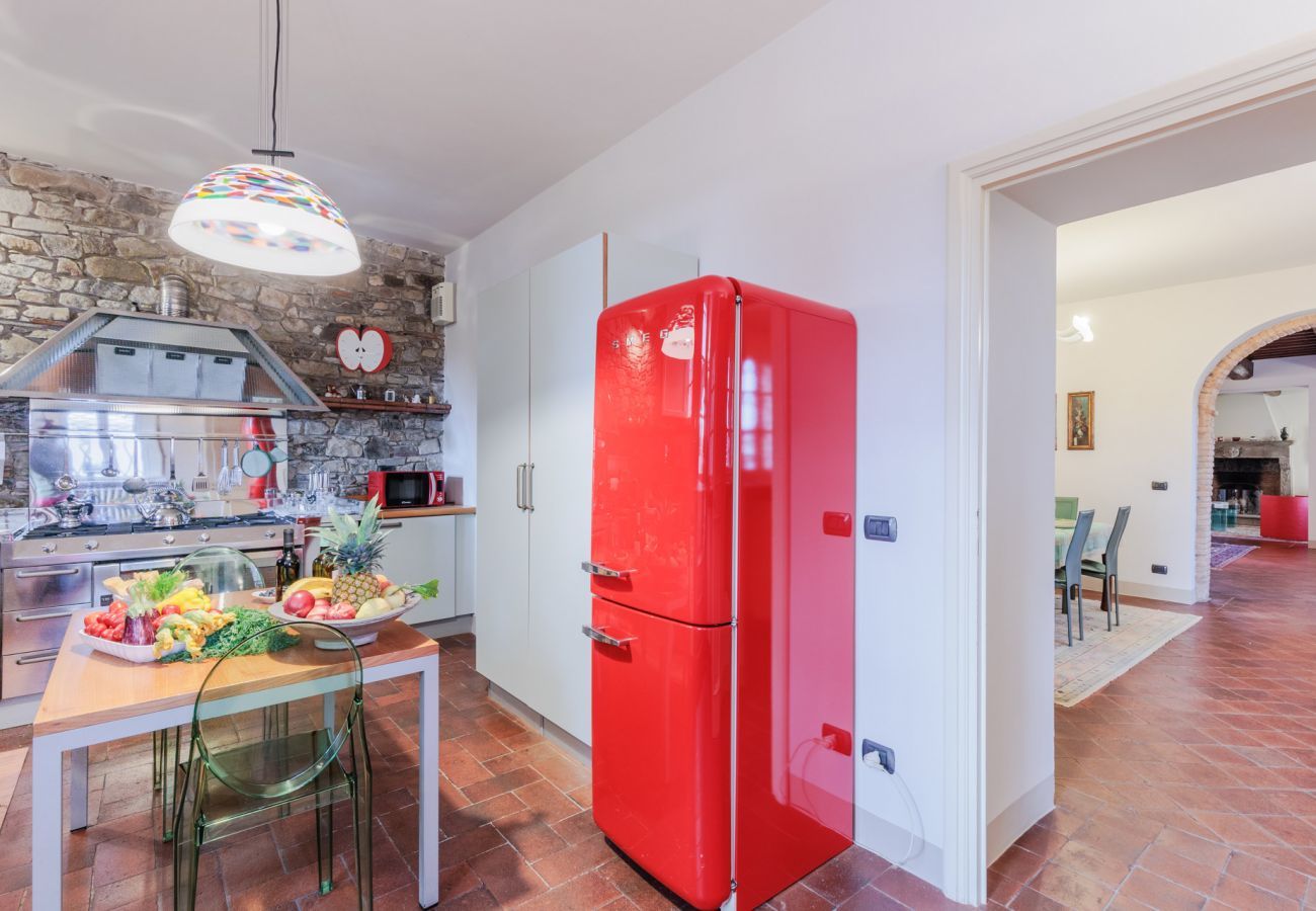 Villa a Lucca - Villa Rapondi, a stone farmhouse with incredible view and private jucuzzi hot tub in Lucca