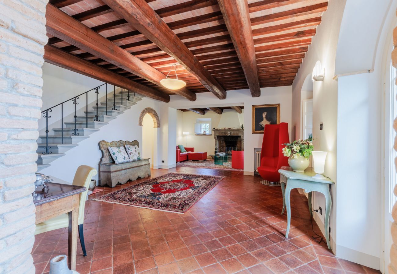 Villa a Lucca - Villa Rapondi, a stone farmhouse with incredible view and private jucuzzi hot tub in Lucca