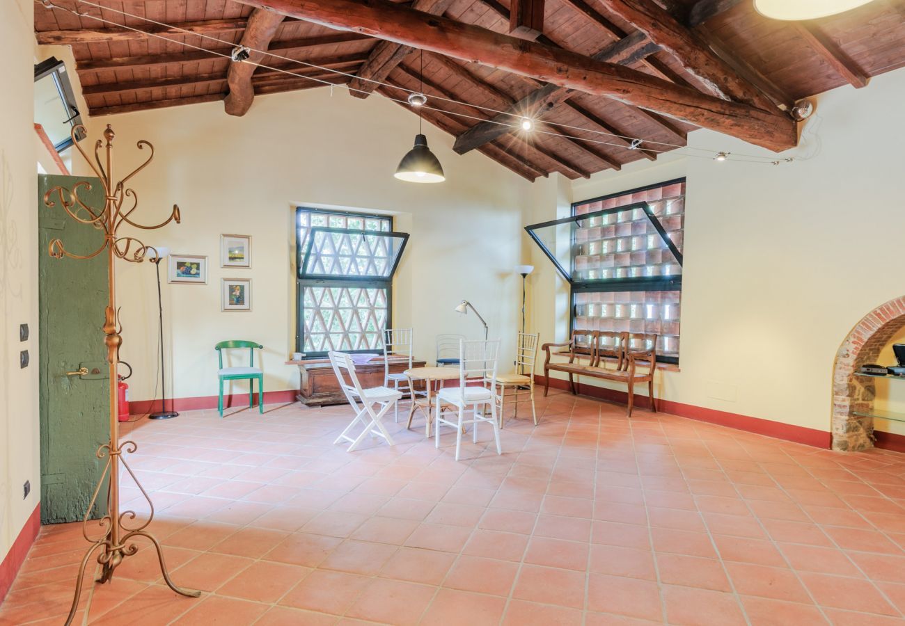 Villa a Lucca - Villa Rapondi, a stone farmhouse with incredible view and private jucuzzi hot tub in Lucca