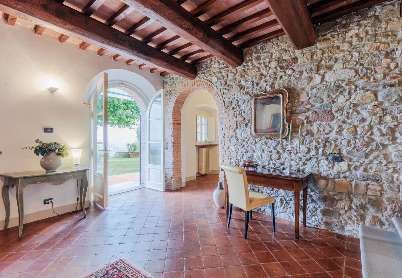Villa a Lucca - Villa Rapondi, a stone farmhouse with incredible view and private jucuzzi hot tub in Lucca