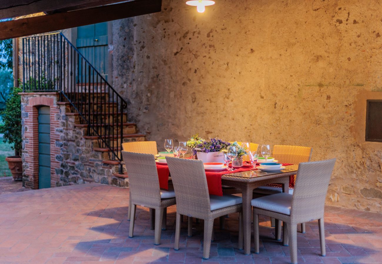 Villa a Lucca - Villa Rapondi, a stone farmhouse with incredible view and private jucuzzi hot tub in Lucca