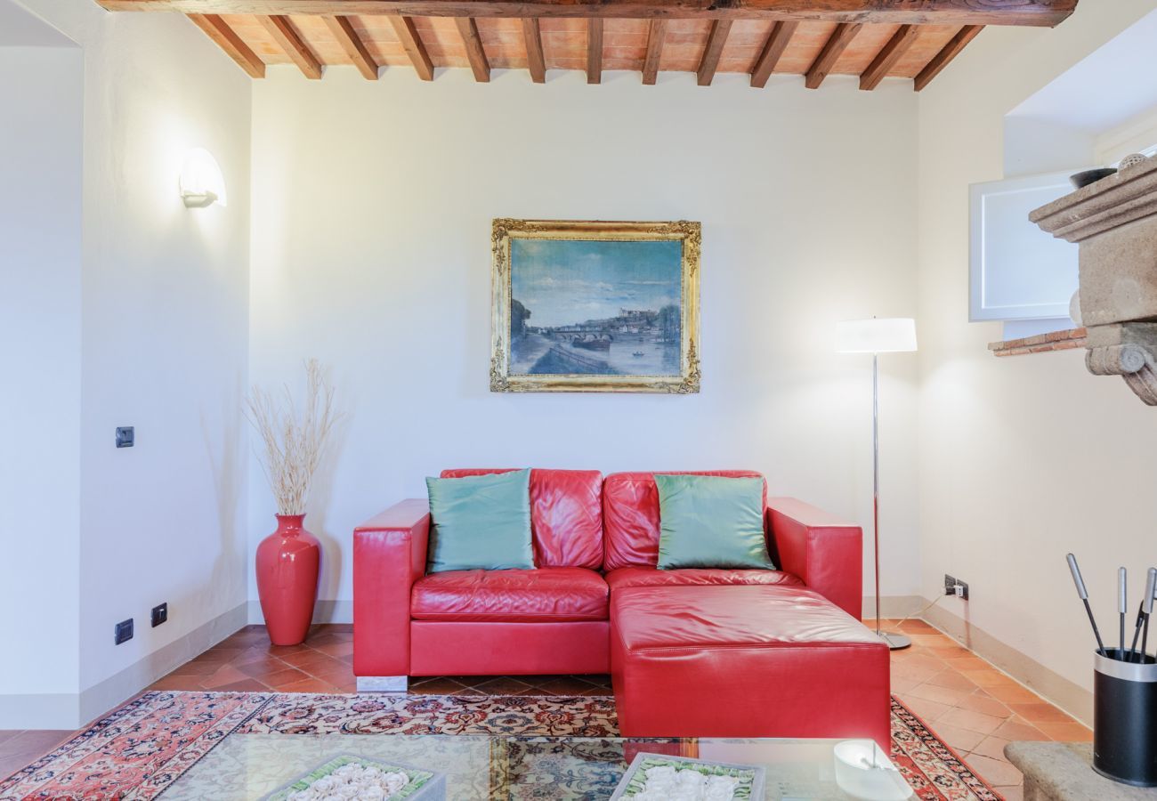 Villa a Lucca - Villa Rapondi, a stone farmhouse with incredible view and private jucuzzi hot tub in Lucca