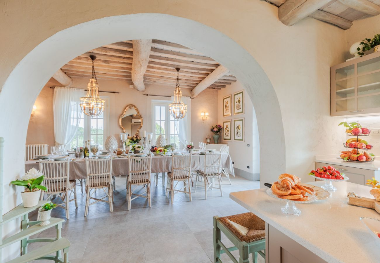 Villa a Capannori - Villa Noa, Romantic 8 bedroom Luxury Farmhouse with Private Pool on the Lucca Hills