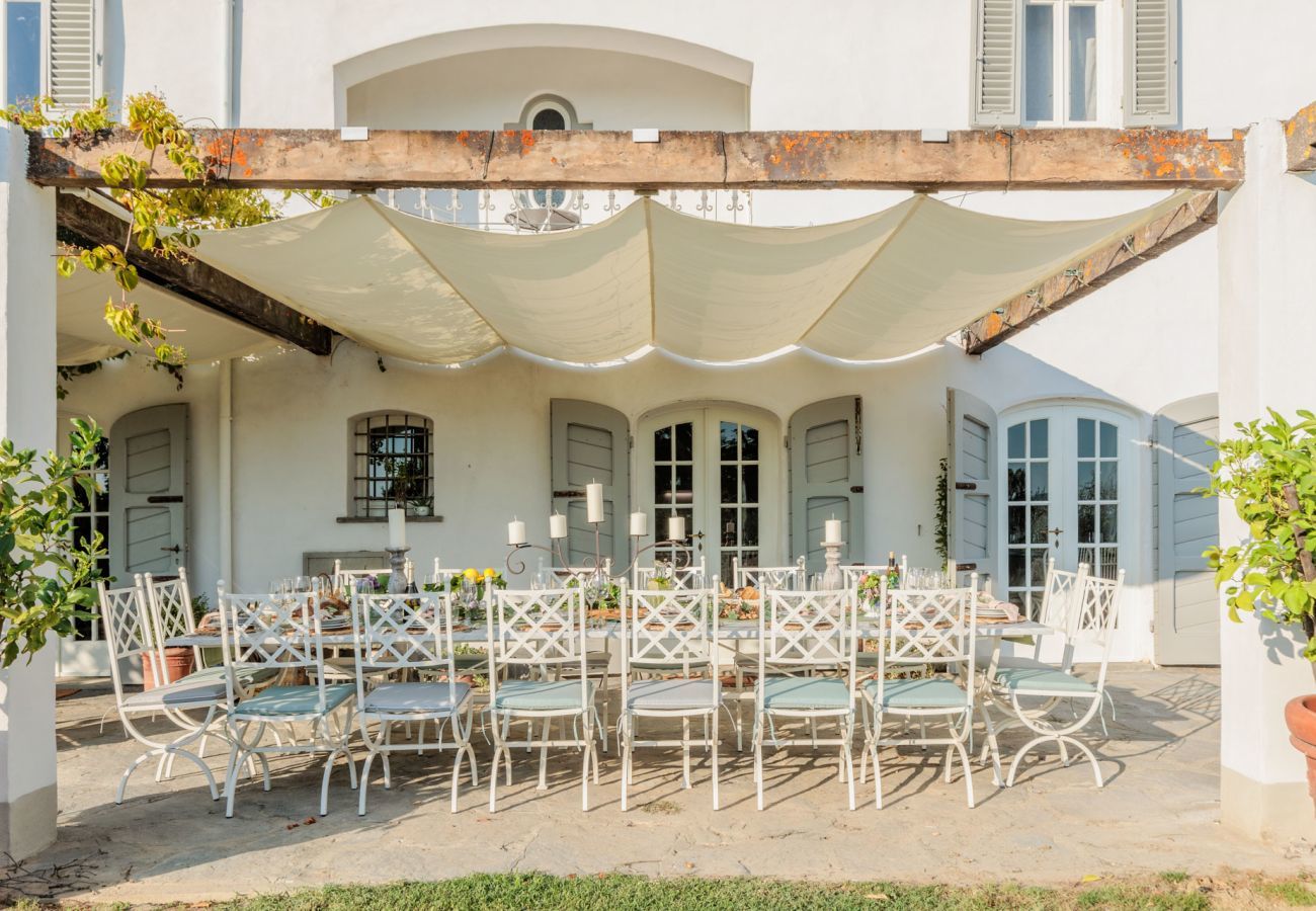 Villa a Capannori - Villa Noa, Romantic 8 bedroom Luxury Farmhouse with Private Pool on the Lucca Hills