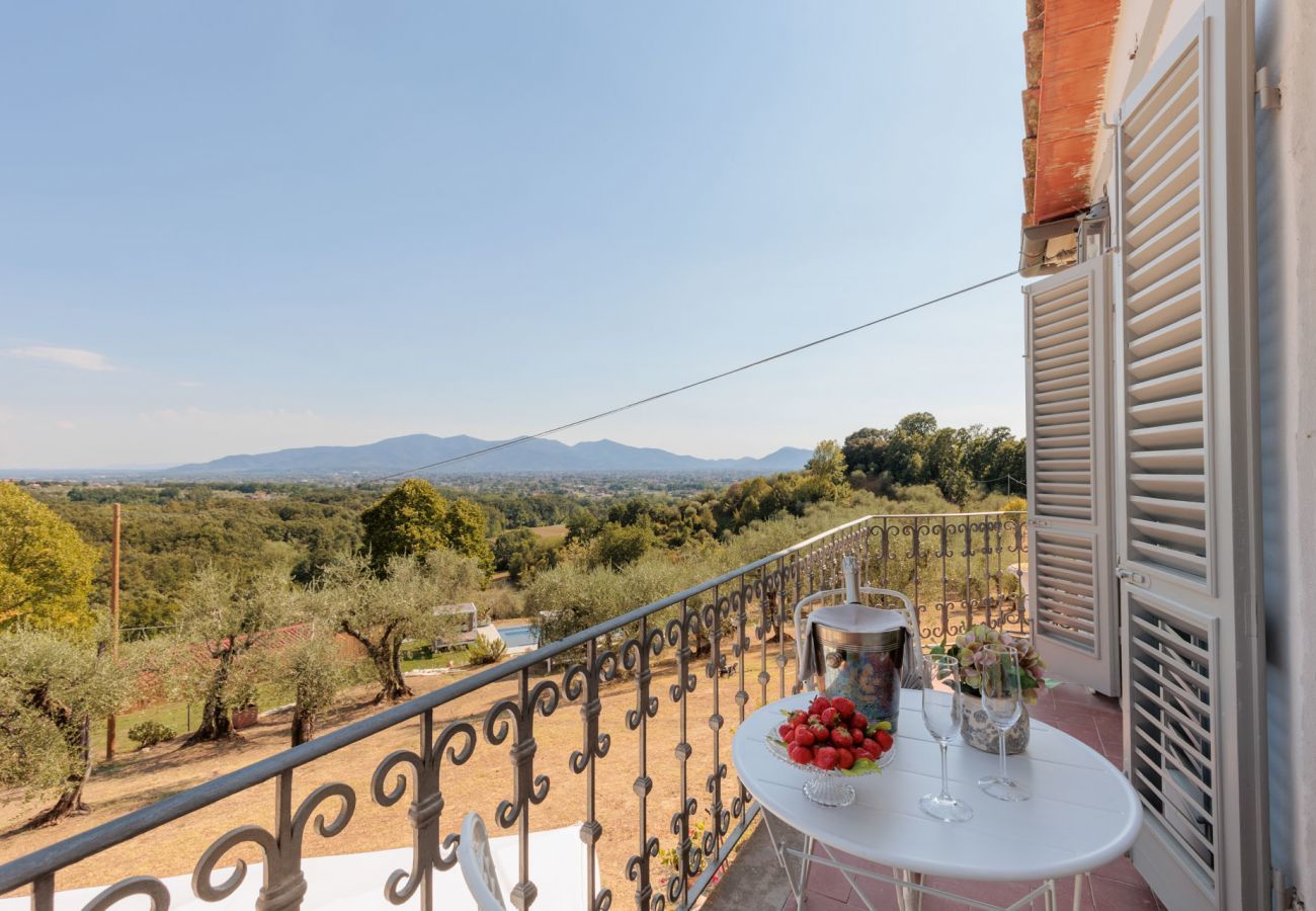 Villa a Capannori - Villa Noa, Romantic 8 bedroom Luxury Farmhouse with Private Pool on the Lucca Hills