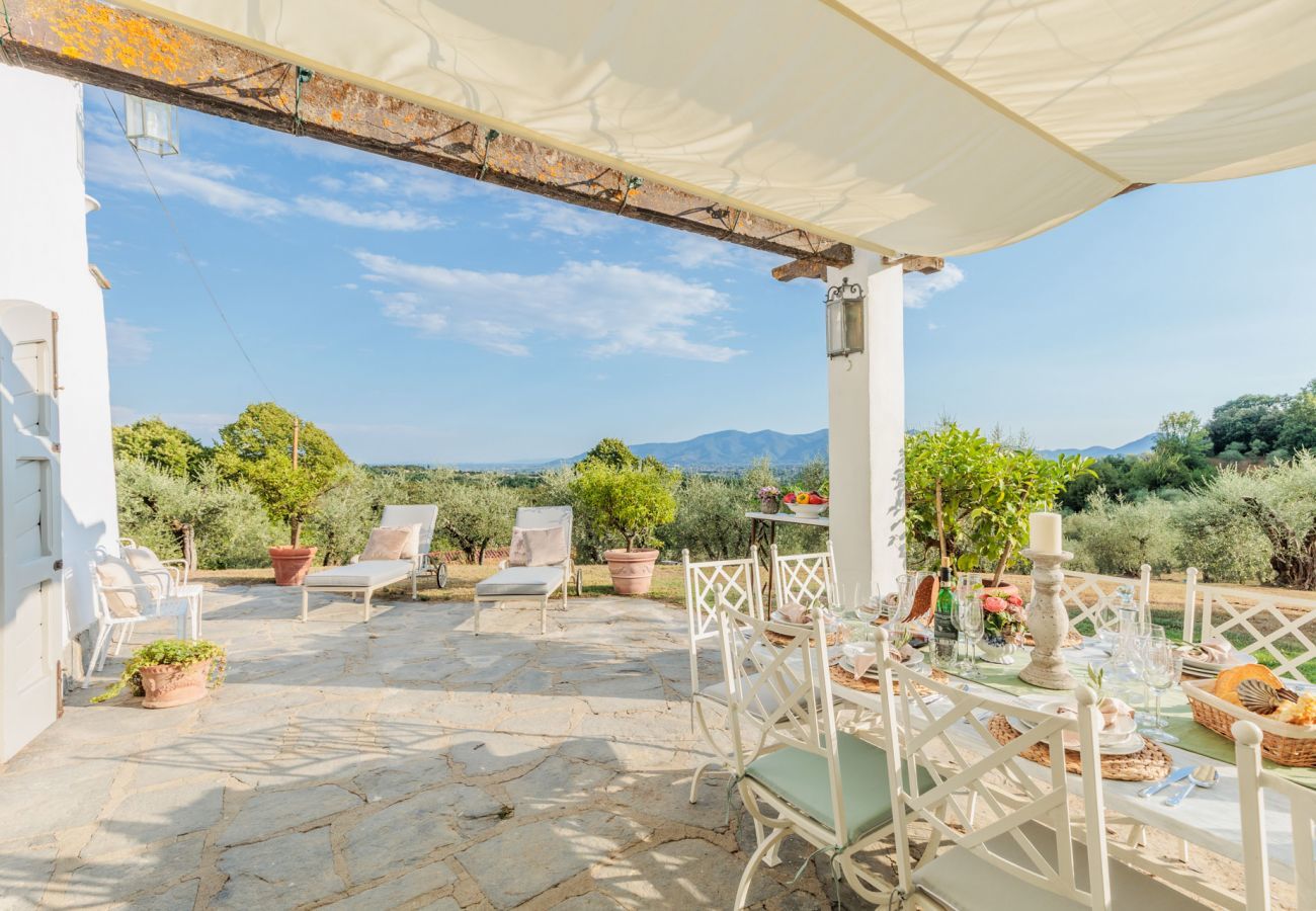 Villa a Capannori - Villa Noa, Romantic 8 bedroom Luxury Farmhouse with Private Pool on the Lucca Hills