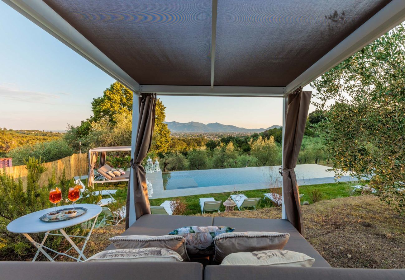 Villa a Capannori - Villa Noa, Romantic 8 bedroom Luxury Farmhouse with Private Pool on the Lucca Hills