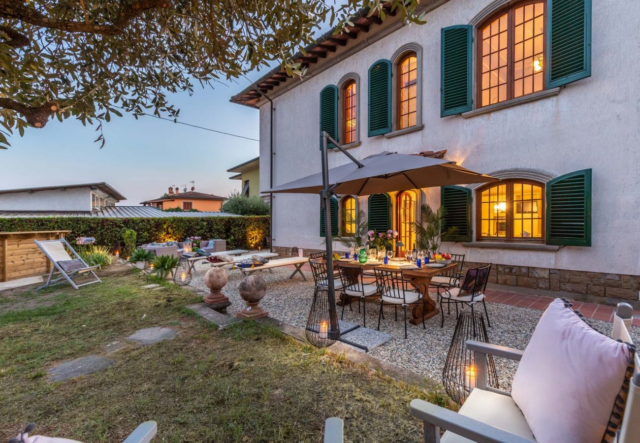 Villa a Monte San quirico - Villa Cesare, Convenient and Smart