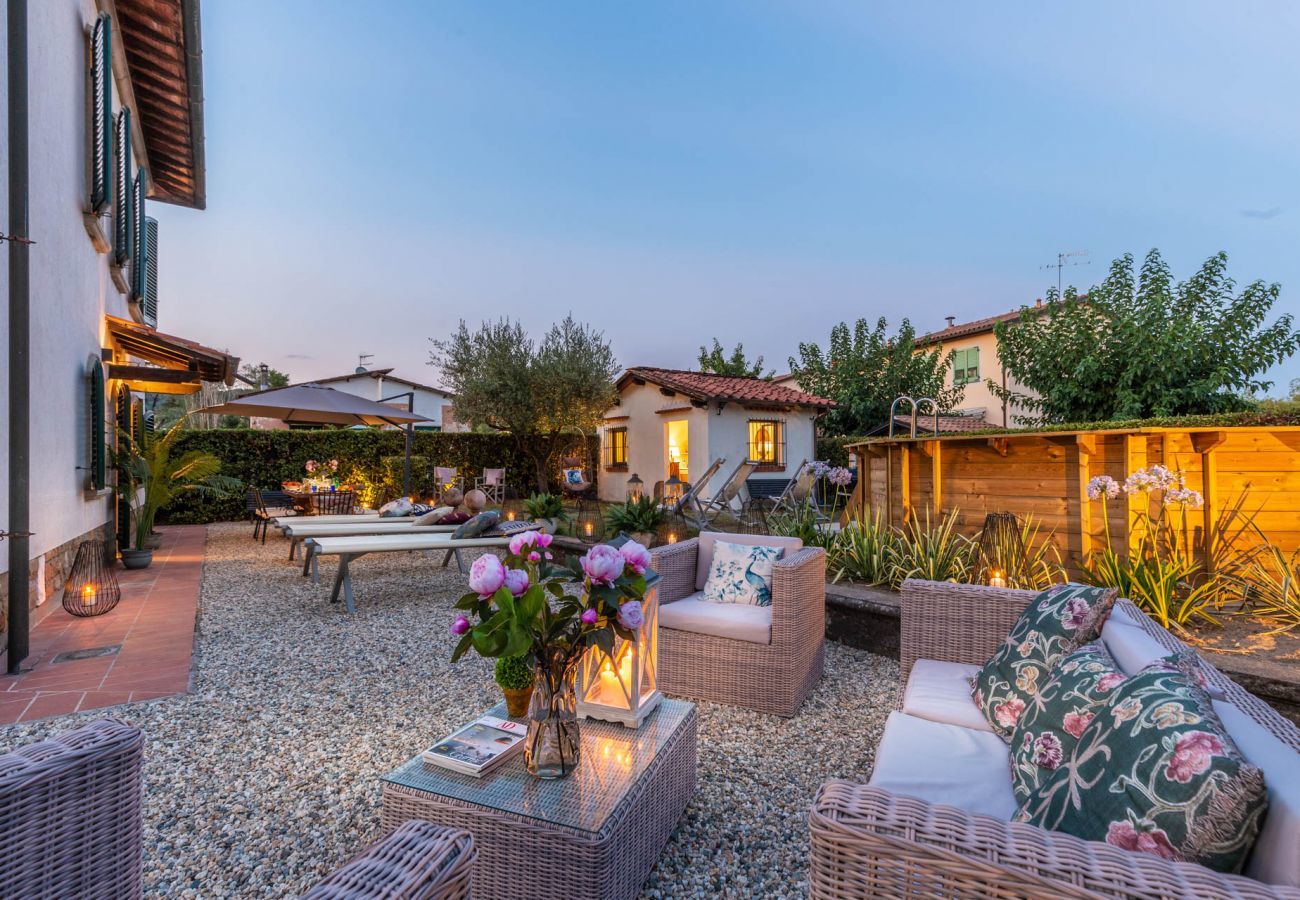 Villa a Monte San quirico - Villa Cesare, Convenient and Smart