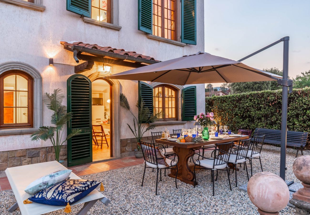 Villa a Monte San quirico - Villa Cesare, Convenient and Smart