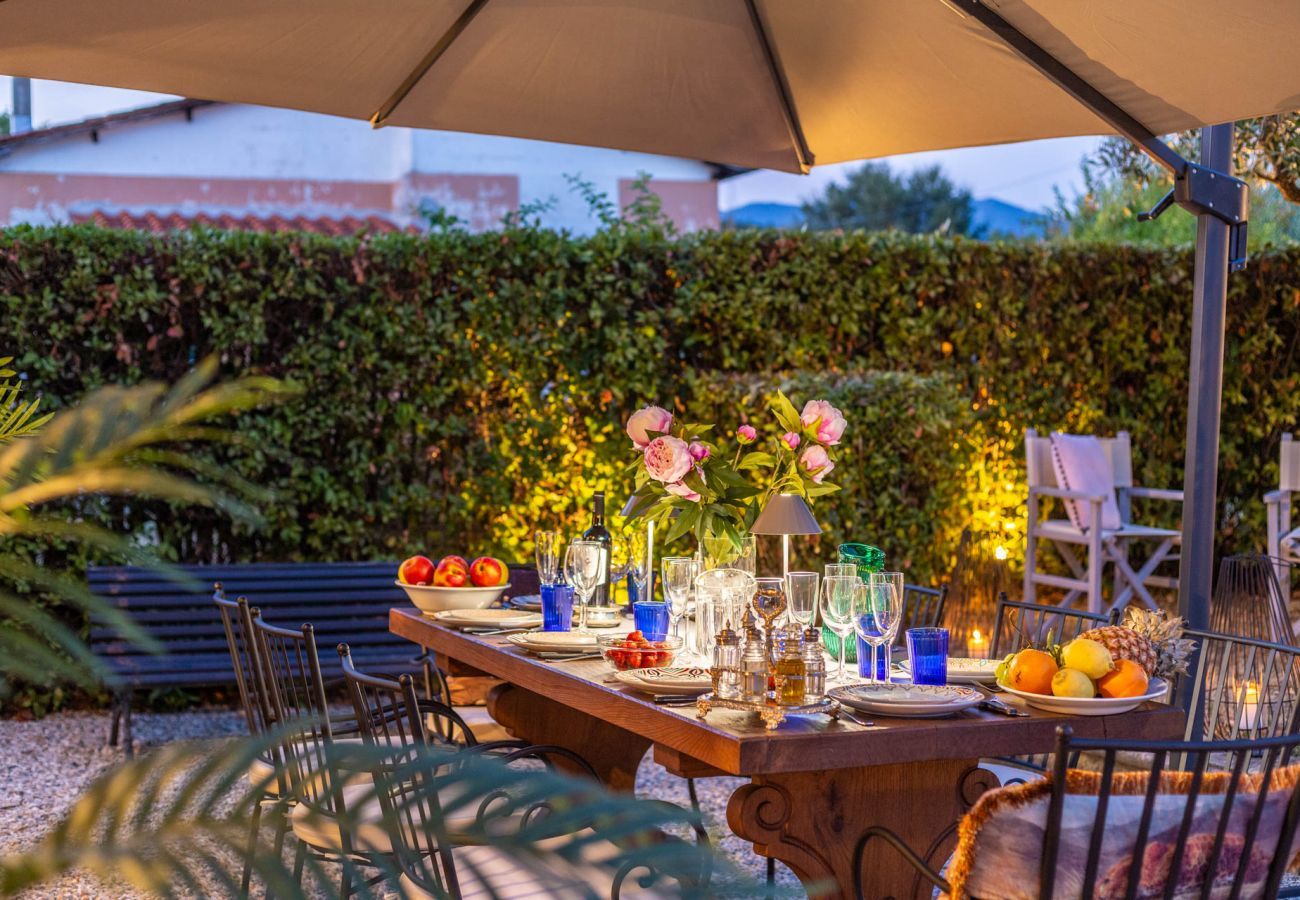 Villa a Monte San quirico - Villa Cesare, Convenient and Smart